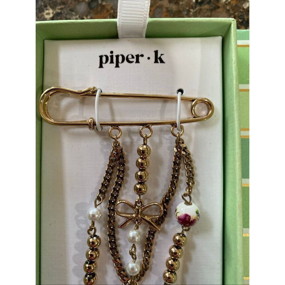 Piper KPiper Gold and Pink Floral Brooch paint on ceramic details - Picture 3 of 6